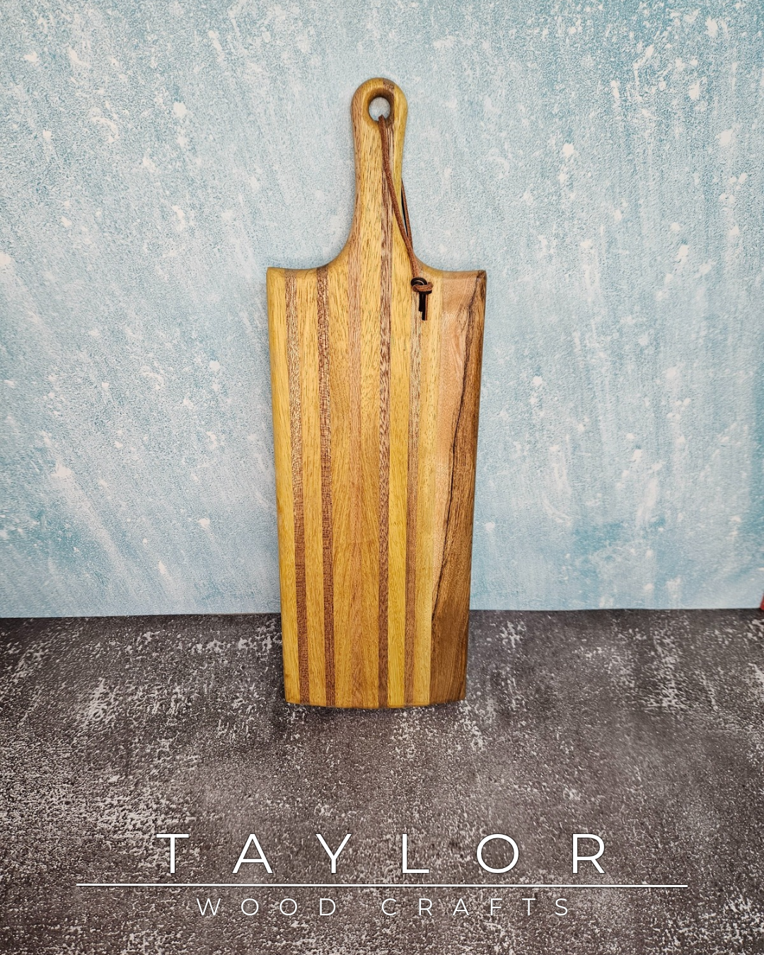 Handmade wooden serving boards in various wood types – ash, oak, walnut and more. Unique designs for charcuterie & gifts. Shop now!