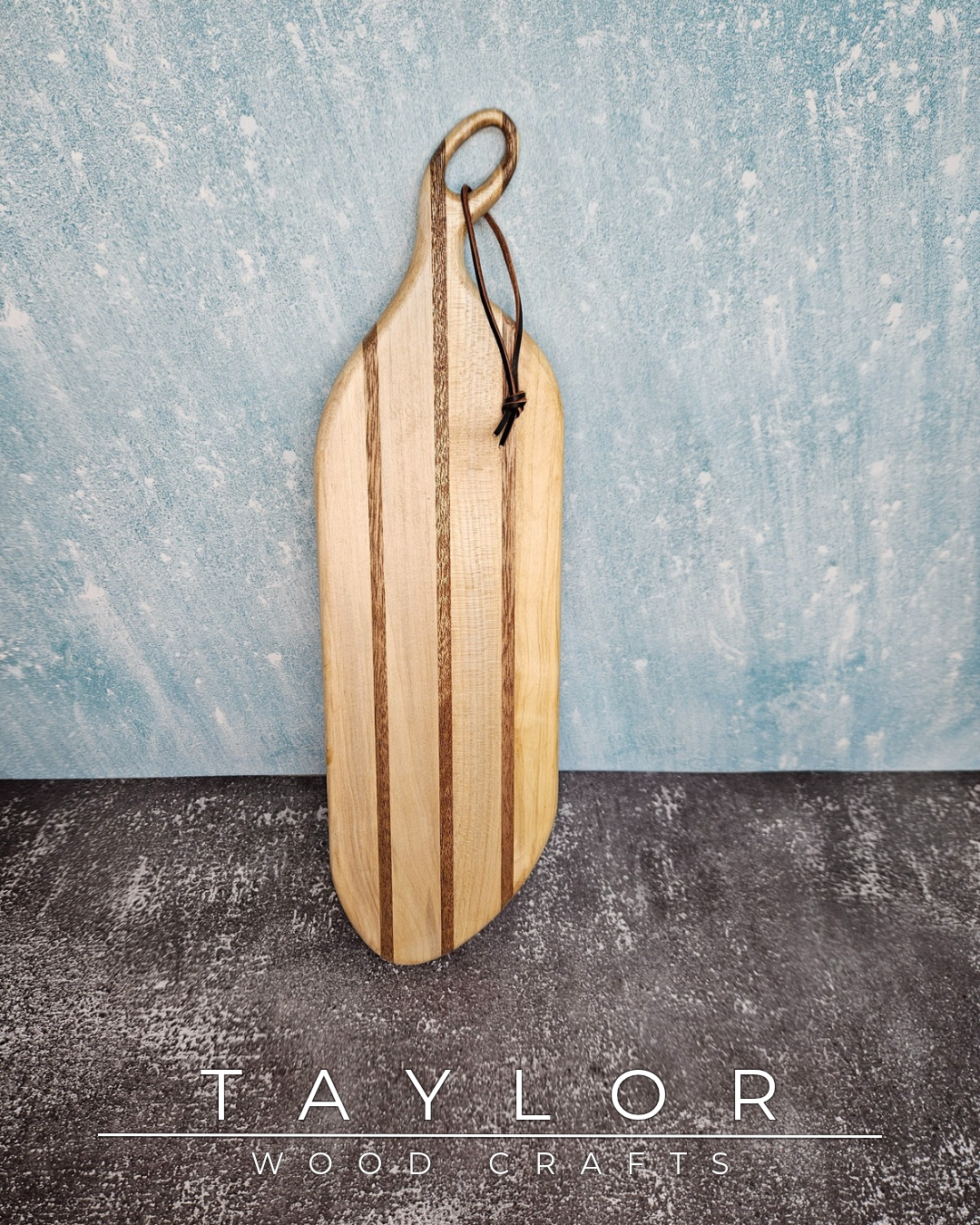 Handmade wooden serving boards in various wood types – ash, oak, walnut and more. Unique designs for charcuterie & gifts. Shop now!