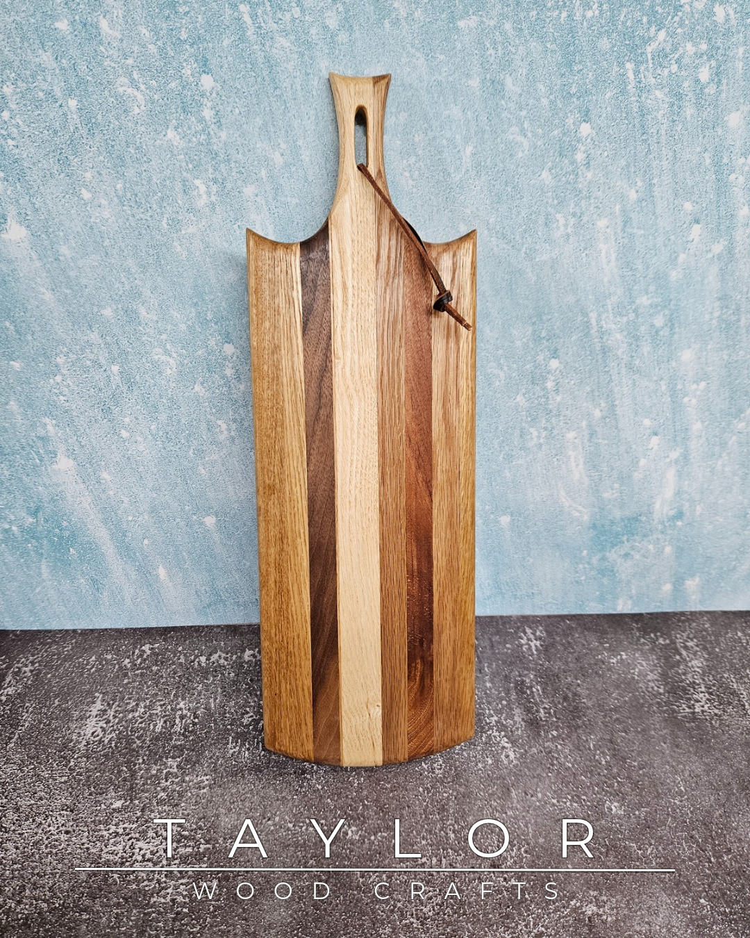 Handmade wooden serving boards in various wood types – ash, oak, walnut and more. Unique designs for charcuterie & gifts. Shop now!