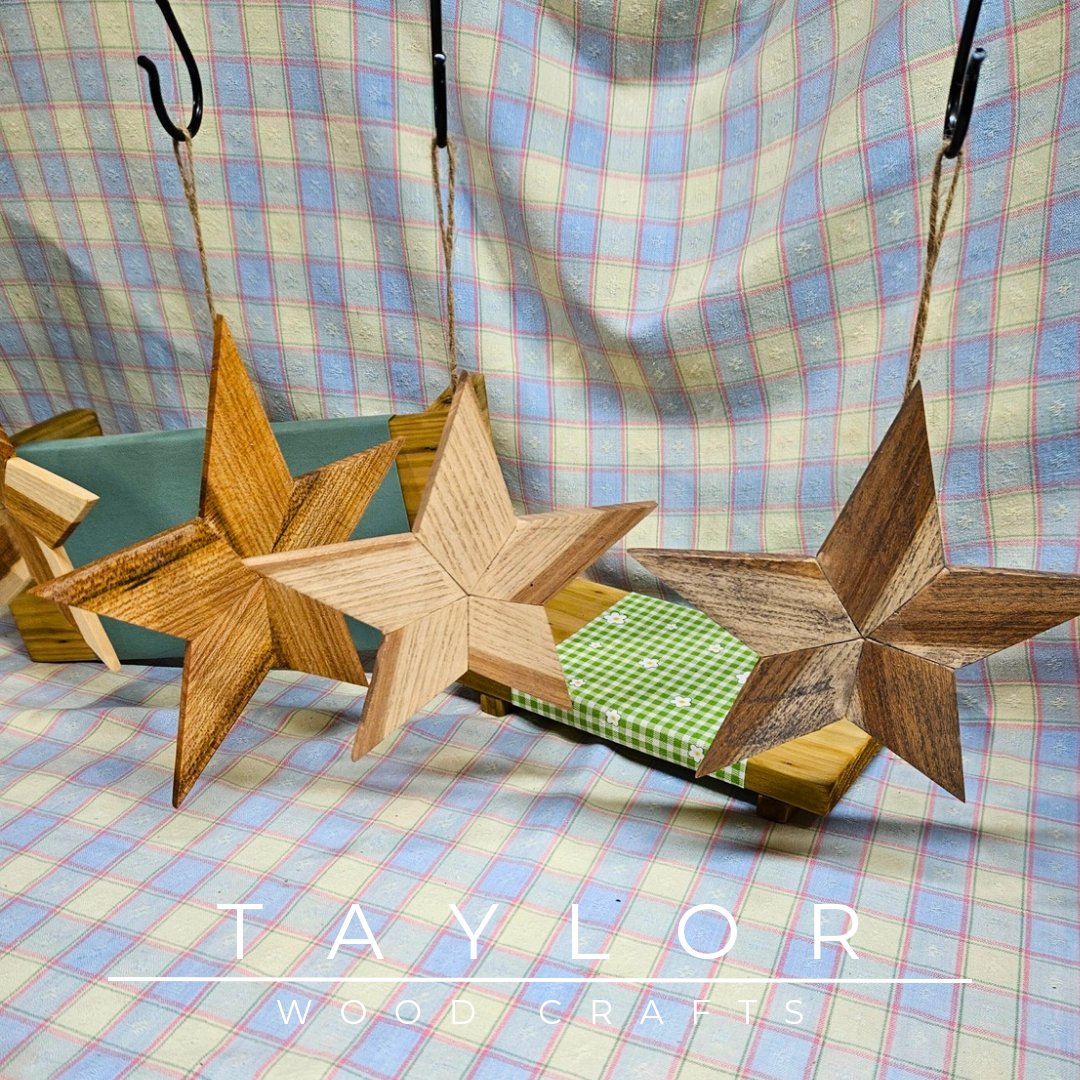 Handcrafted Christmas tree hang star-shaped decorations, adding a festive and elegant touch to your holiday tree.